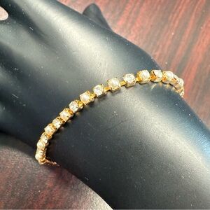 Avon Goldtone “Lustrous Tennis” Bracelet with Elegant Design size large NIB 1992